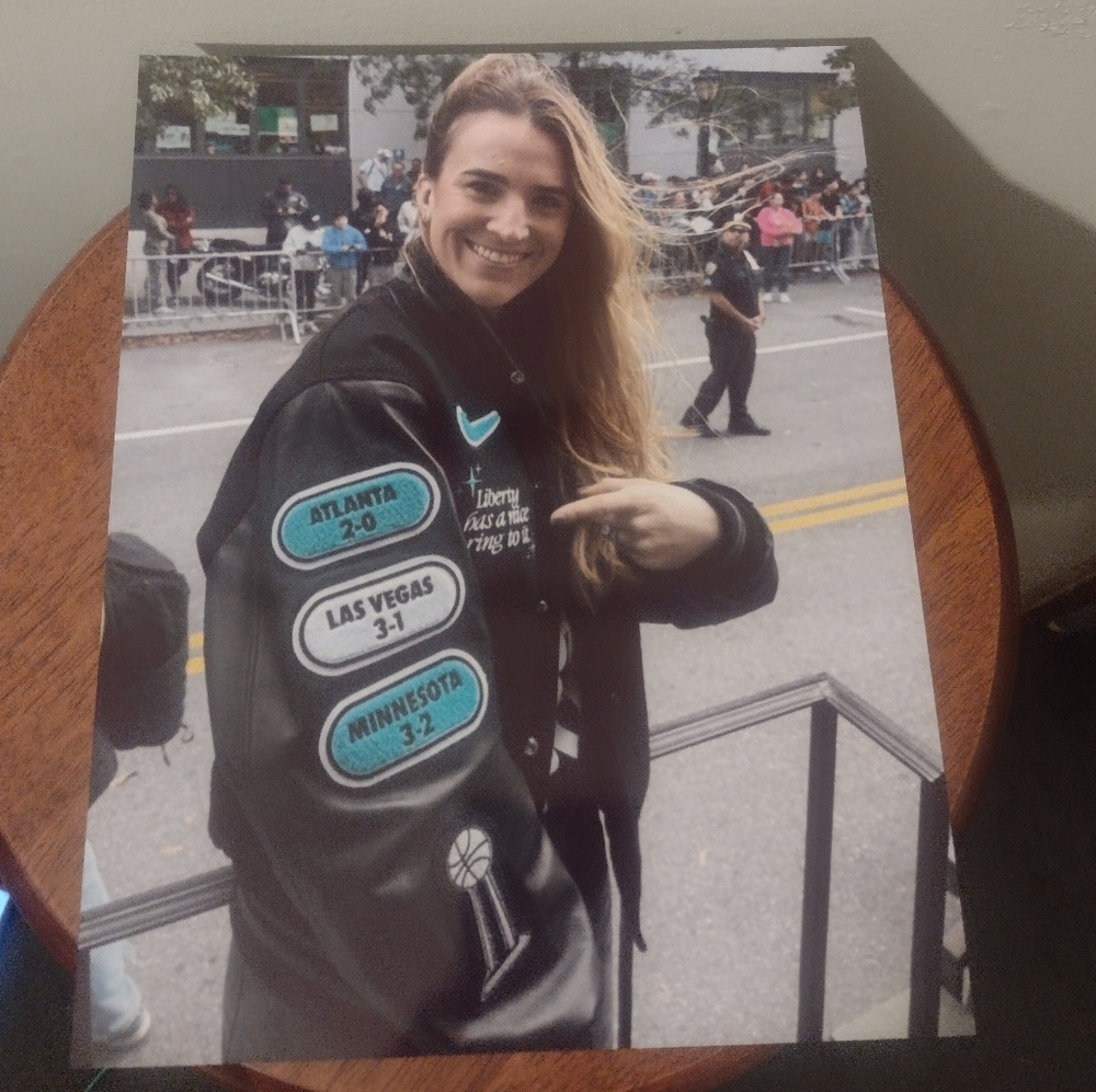 NEW! SABRINA IONESCU GLOSSY 8.5x11 NEW YORK LIBERTY🗽CHAMPION BASKETBALL POSTER!